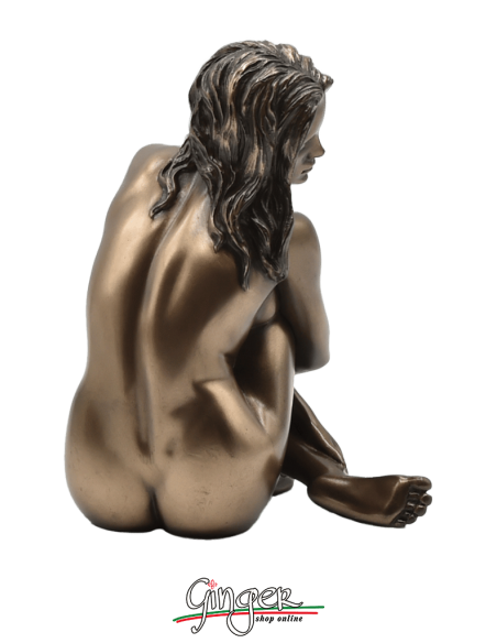 Nude of woman: relaxed girl