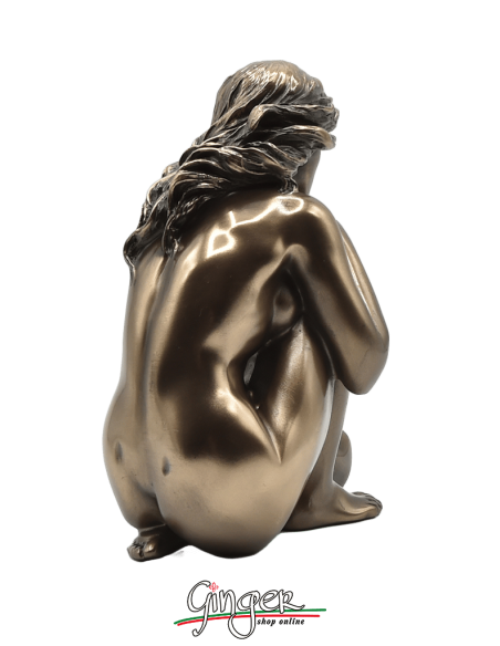 Nude of woman: relaxed girl