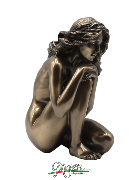 Nude of woman: relaxed girl