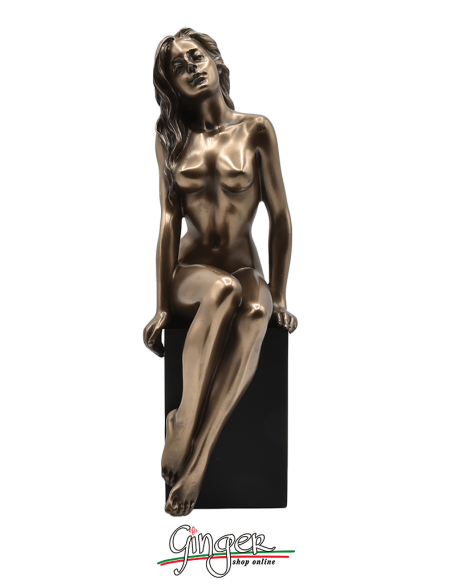 Nude of woman: relaxed girl