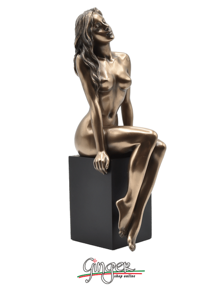 Nude of woman: relaxed girl