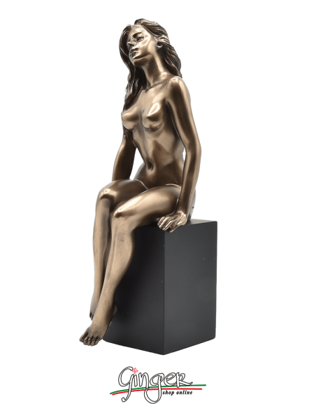 Nude of woman: relaxed girl