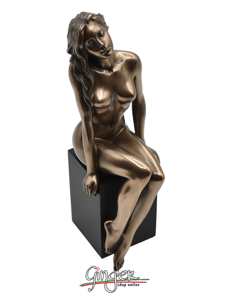 Nude of woman: relaxed girl