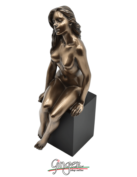 Nude of woman: relaxed girl
