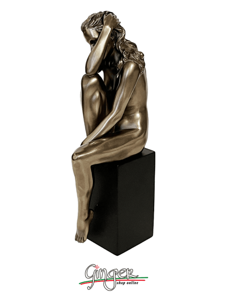 Nude of woman: relaxed girl