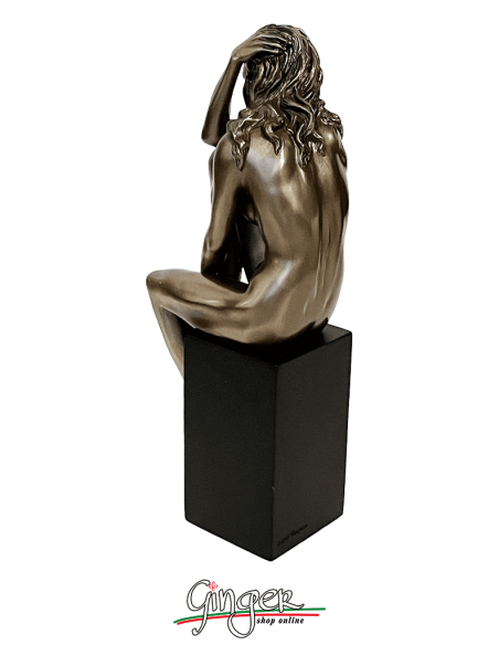 Nude of woman: relaxed girl