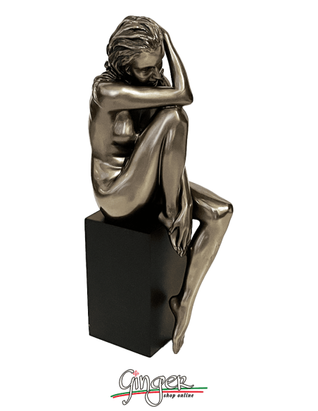 Nude of woman: relaxed girl